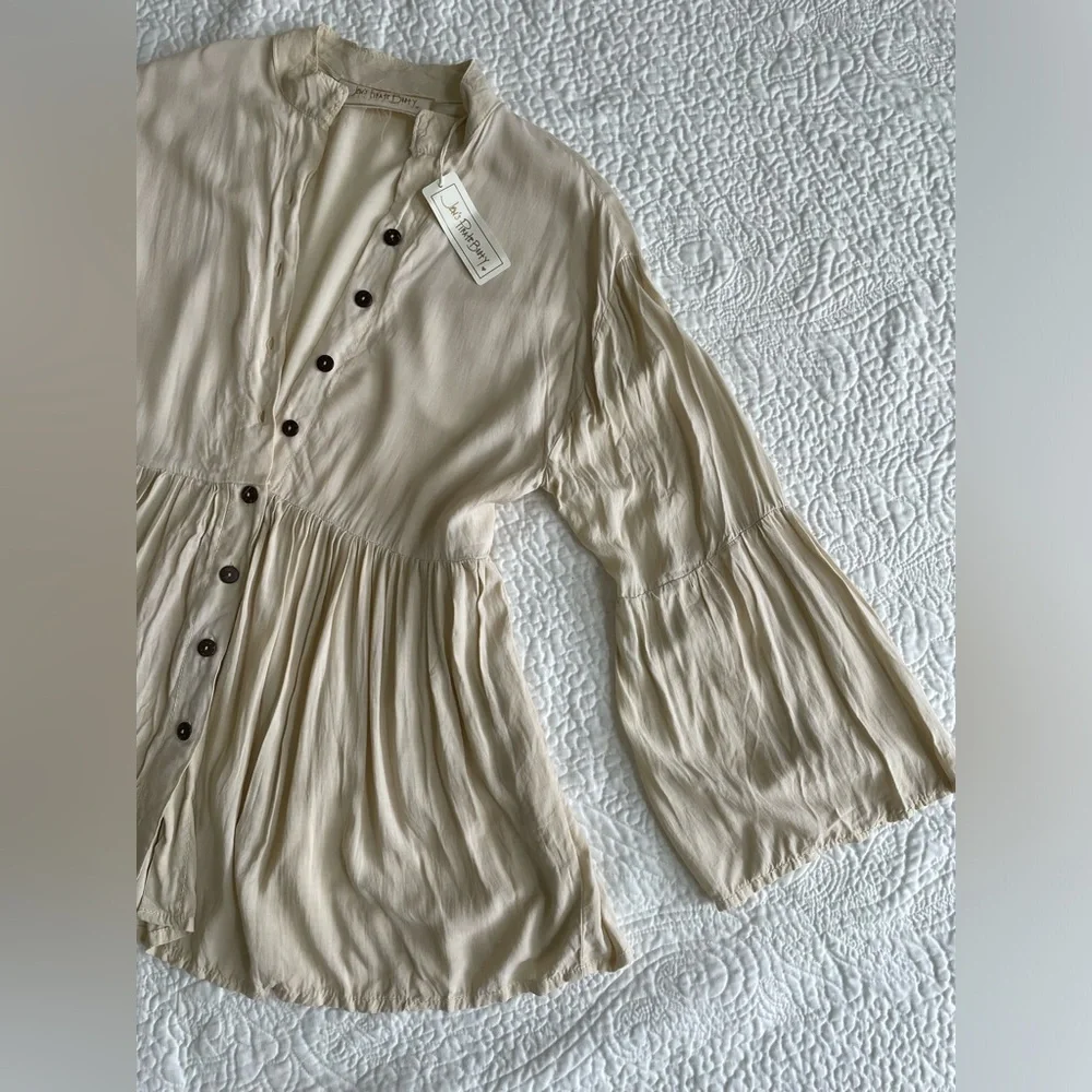 Jen’s Pirate booty flowy peasant top button shirt Cream bell sleeve M/L nwt - Picture 6 of 14
